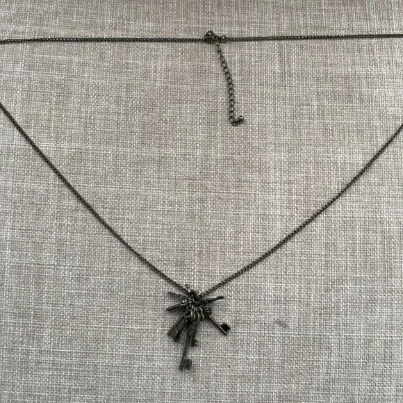 Nordstrom Rack Necklaces Antique Glod Tone Keys Statement Pendant Jewelry - Picture 6 of 11